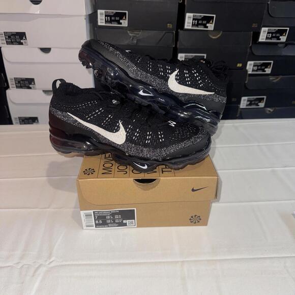 Nike Air VaporMax Men's Sneakers Black/White Flyknit DV1678 001 SIZE 7M 8.5W